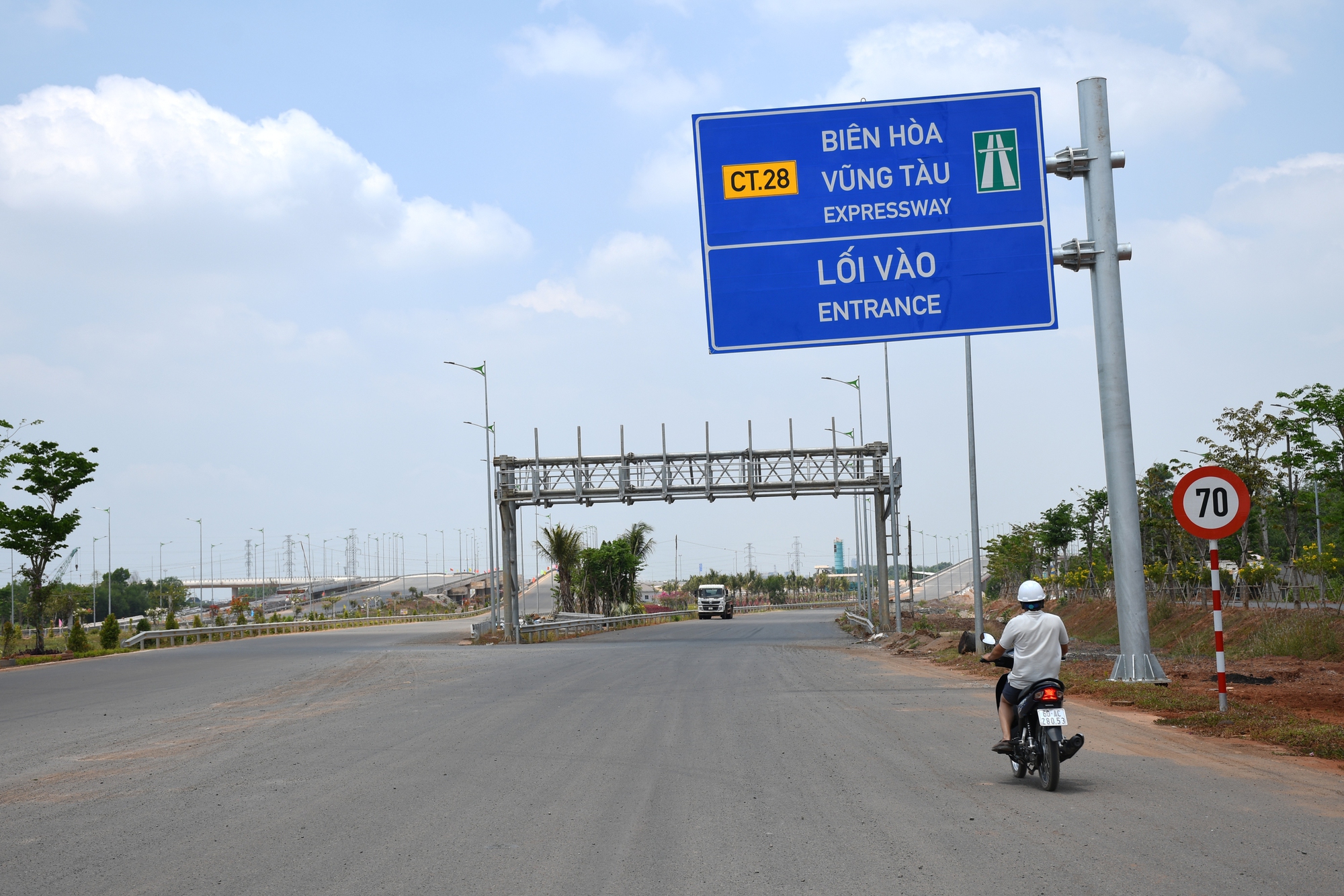 CLIP: Cận cảnh tuyến cao tốc Biên Hòa - Vũng Tàu tiếp tục "hoãn" khai thác tạm - Ảnh 9