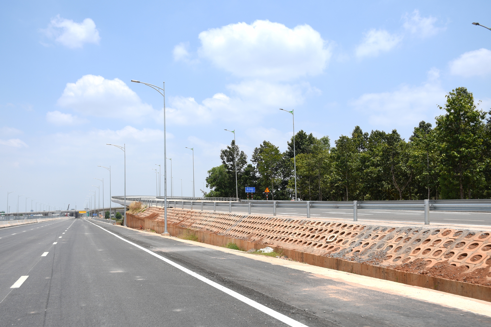 CLIP: Cận cảnh tuyến cao tốc Biên Hòa - Vũng Tàu tiếp tục "hoãn" khai thác tạm - Ảnh 16