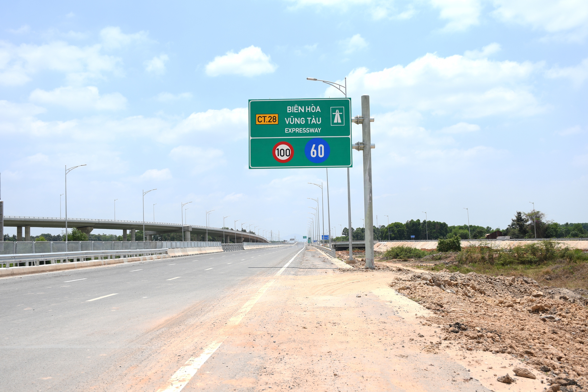 CLIP: Cận cảnh tuyến cao tốc Biên Hòa - Vũng Tàu tiếp tục "hoãn" khai thác tạm - Ảnh 4