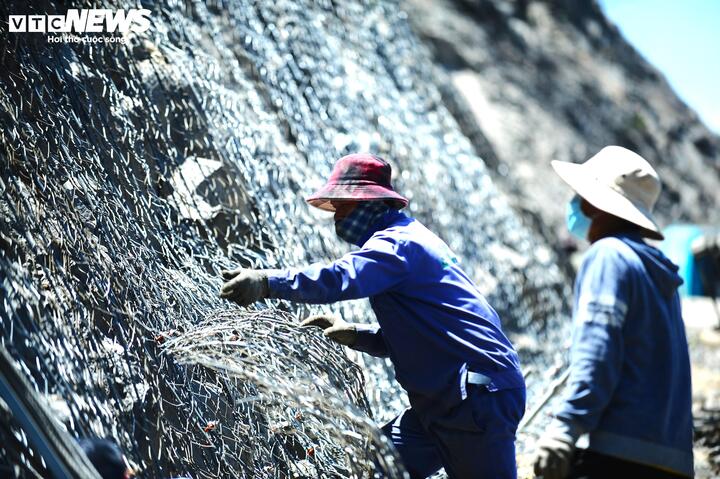 Hình hài Quốc lộ 28B Lâm Đồng khi được đầu tư 1.400 tỷ cải tạo và nâng cấp - Ảnh 13