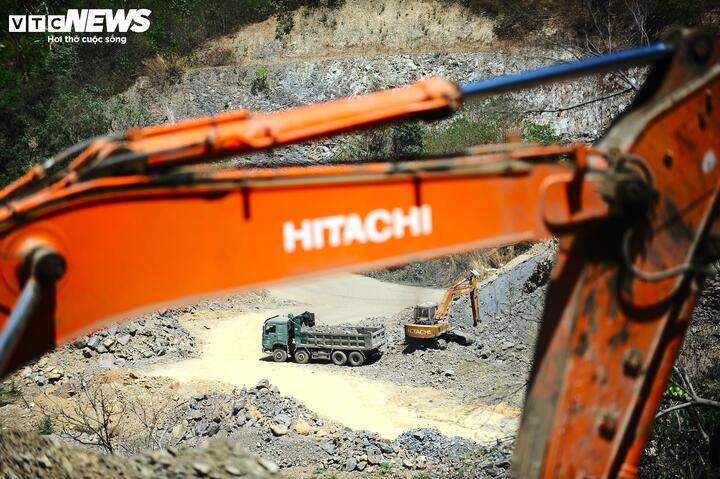 Hình hài Quốc lộ 28B Lâm Đồng khi được đầu tư 1.400 tỷ cải tạo và nâng cấp - Ảnh 15