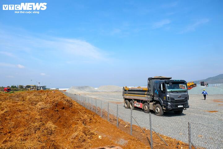 Đầu tư hơn 1.000 tỷ sửa chữa, nâng cấp sân bay thuộc tỉnh rộng nhất Việt Nam - Ảnh 2