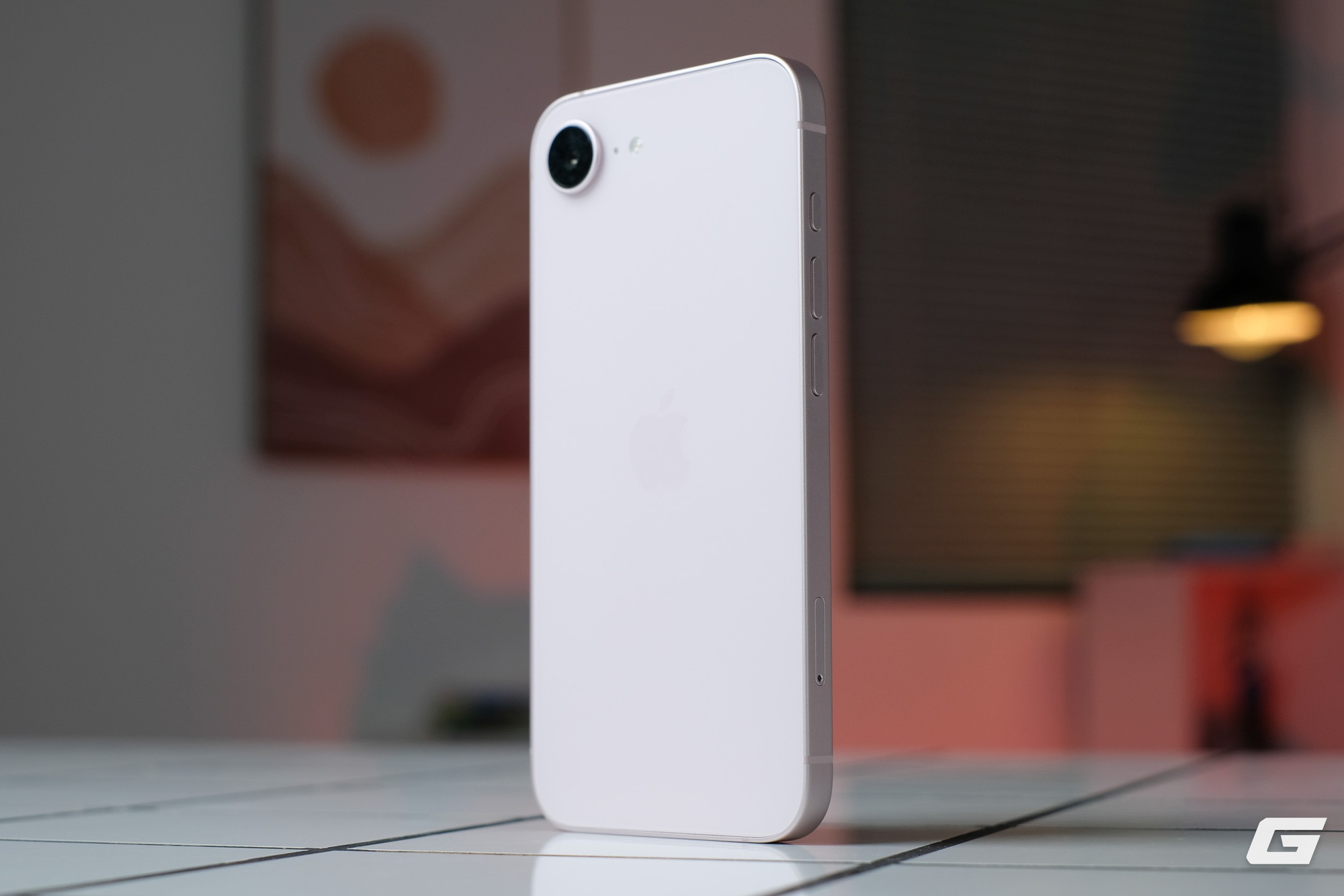 Cận cảnh iPhone 17e màu hồng mới: Hồng mà nhạt như trắng, hợp với nữ nhưng nam dùng cũng chẳng sao - Ảnh 10