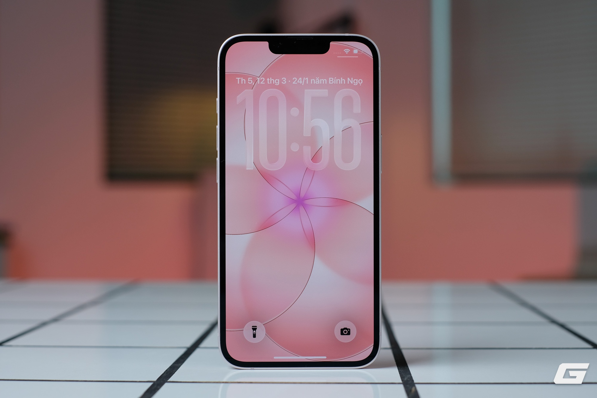 Cận cảnh iPhone 17e màu hồng mới: Hồng mà nhạt như trắng, hợp với nữ nhưng nam dùng cũng chẳng sao - Ảnh 7