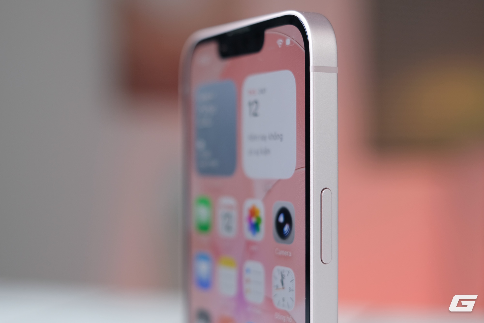 Cận cảnh iPhone 17e màu hồng mới: Hồng mà nhạt như trắng, hợp với nữ nhưng nam dùng cũng chẳng sao - Ảnh 3