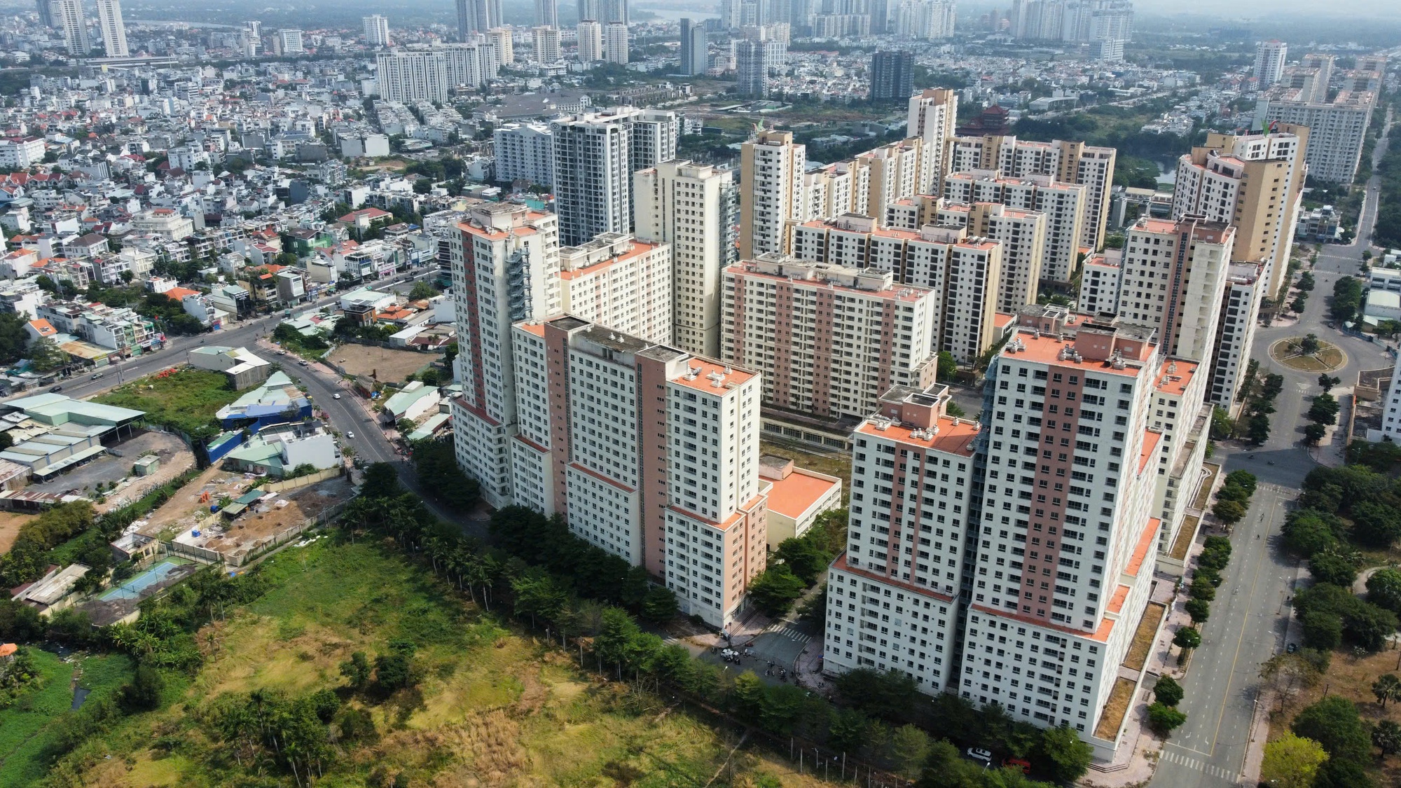 Toàn cảnh 3.790 căn hộ tái định cư ở Thủ Thiêm sắp sửa được đấu giá, nhiều hạng mục đã xuống cấp - Ảnh 2