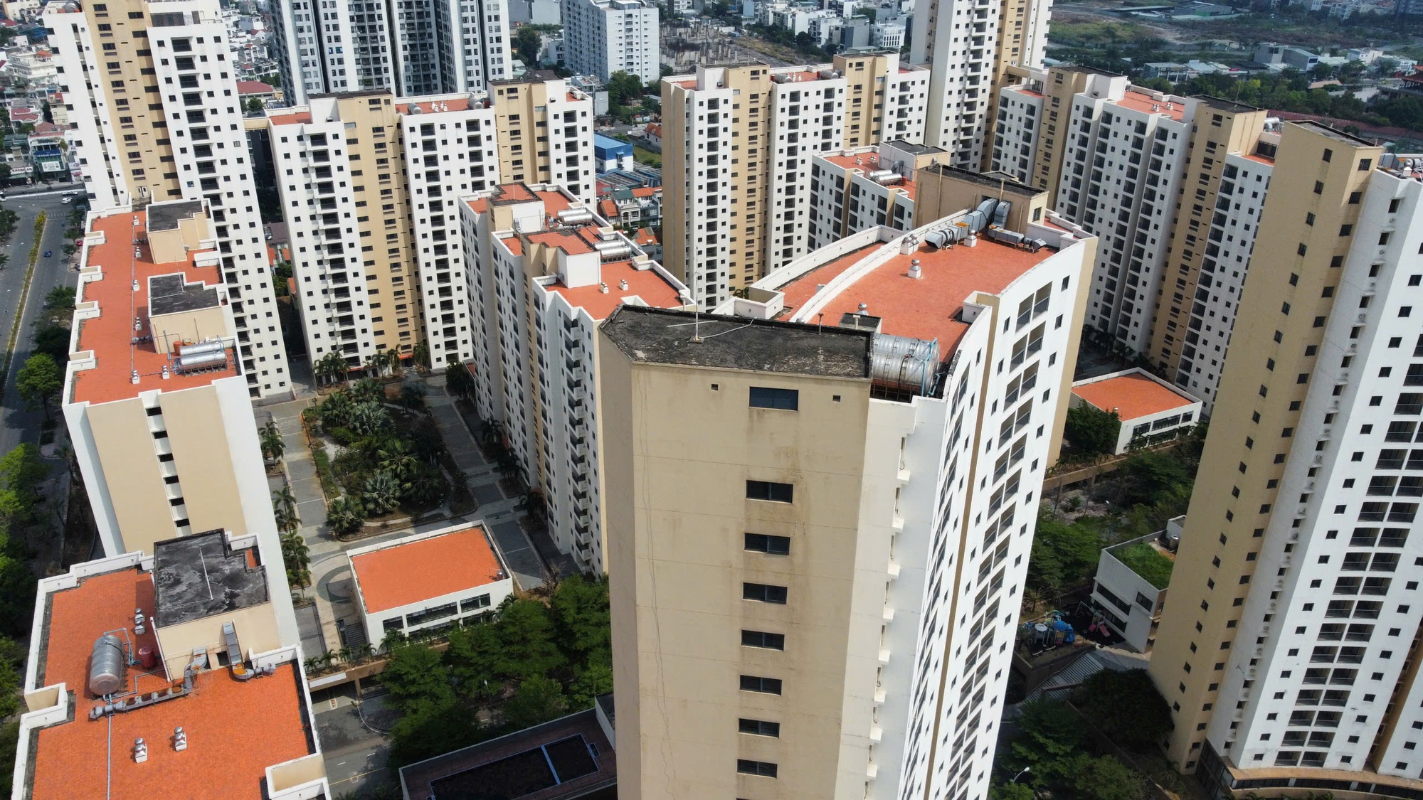 Toàn cảnh 3.790 căn hộ tái định cư ở Thủ Thiêm sắp sửa được đấu giá, nhiều hạng mục đã xuống cấp - Ảnh 5