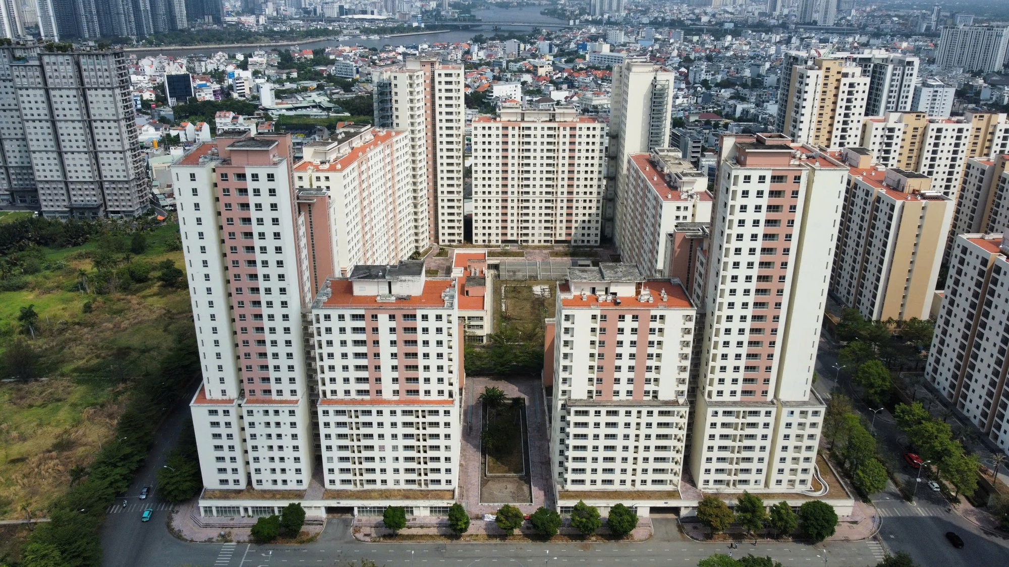 Toàn cảnh 3.790 căn hộ tái định cư ở Thủ Thiêm sắp sửa được đấu giá, nhiều hạng mục đã xuống cấp - Ảnh 6