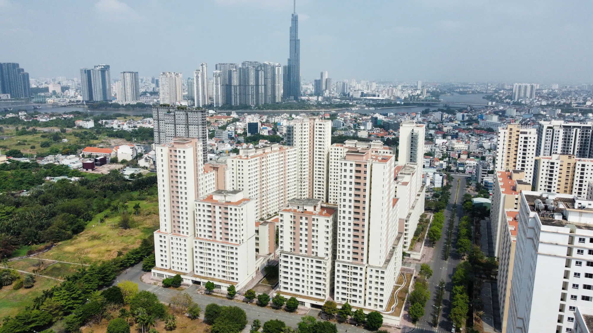 Toàn cảnh 3.790 căn hộ tái định cư ở Thủ Thiêm sắp sửa được đấu giá, nhiều hạng mục đã xuống cấp - Ảnh 1