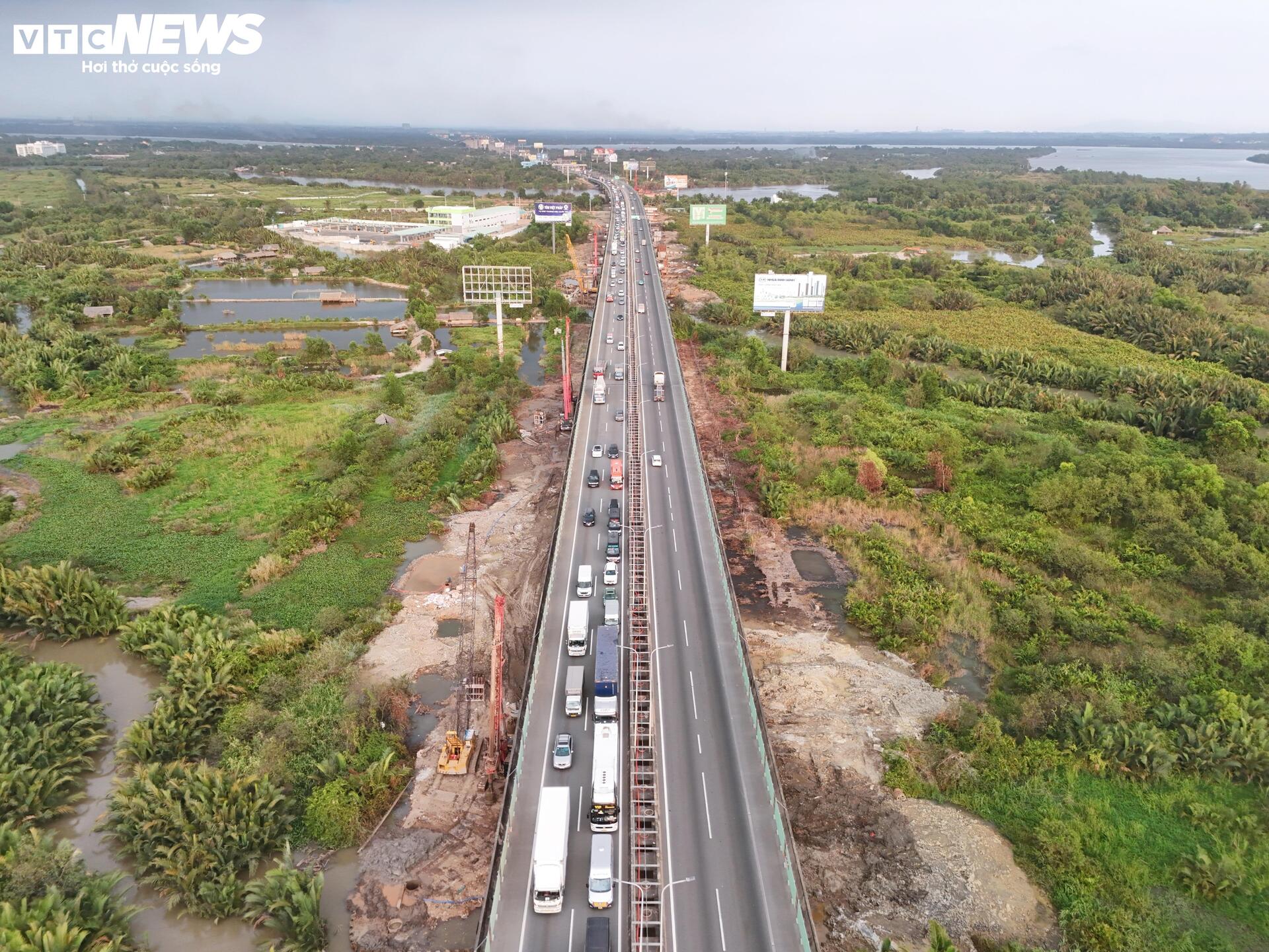 Cận cảnh cao tốc TP.HCM - Long Thành sau hơn nửa năm thi công mở rộng - Ảnh 9