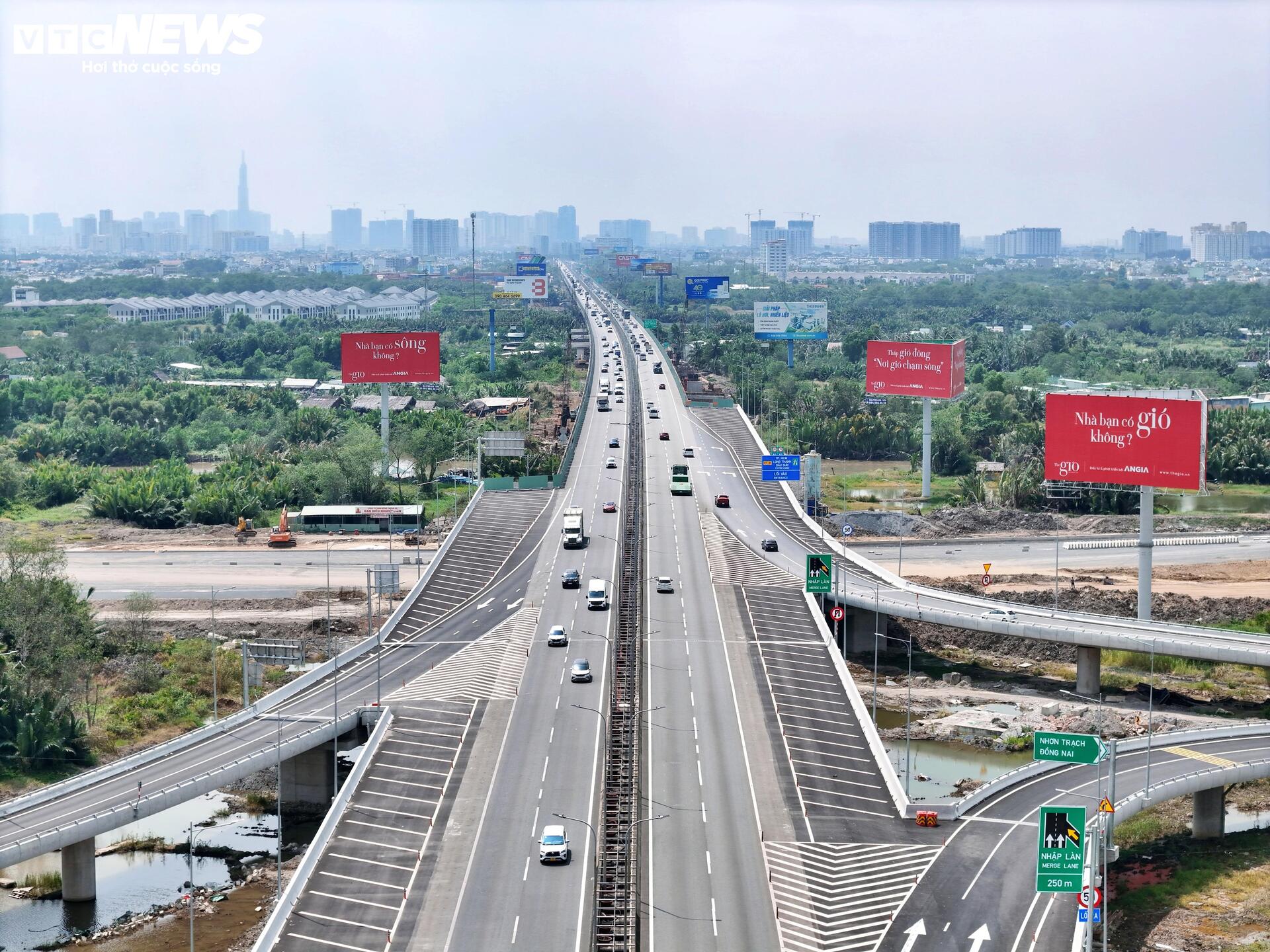 Cận cảnh cao tốc TP.HCM - Long Thành sau hơn nửa năm thi công mở rộng - Ảnh 3