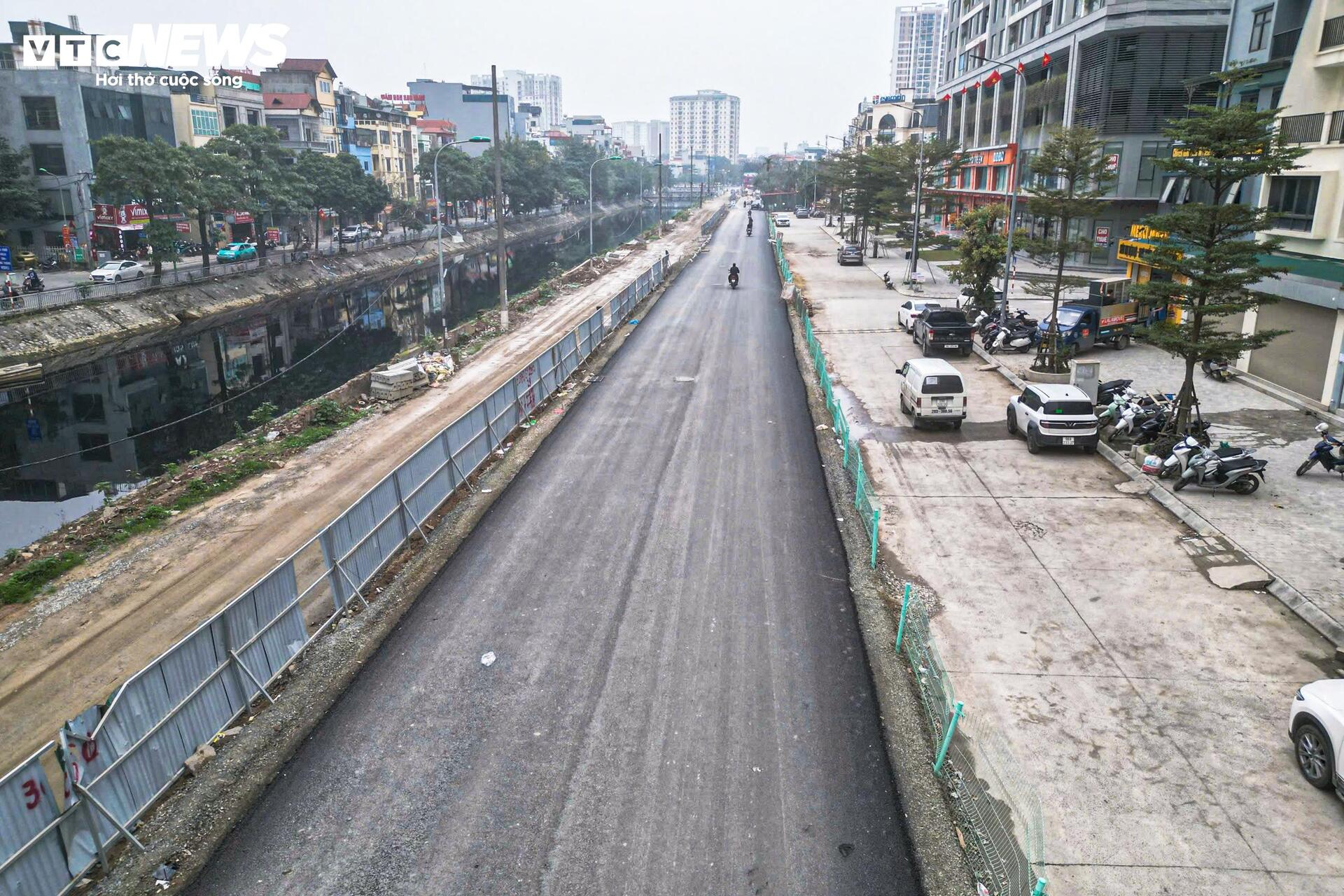 Diện mạo mới của đoạn đường từng chi chít ‘ổ voi, ổ gà’ ở Hà Nội - Ảnh 3