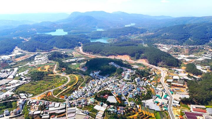 Cận cảnh đường vành đai 870 tỷ đồng, băng qua rừng thông xanh mát của Đà Lạt - Ảnh 1