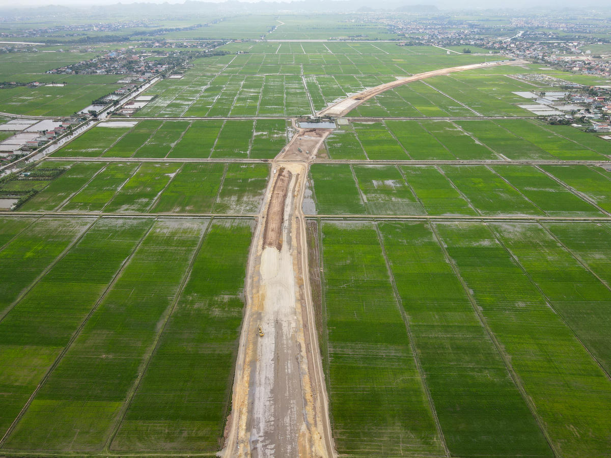 Đẩy nhanh tiến độ cao tốc Ninh Bình - Hải Phòng, phấn đấu thông xe năm 2026 - Ảnh 2