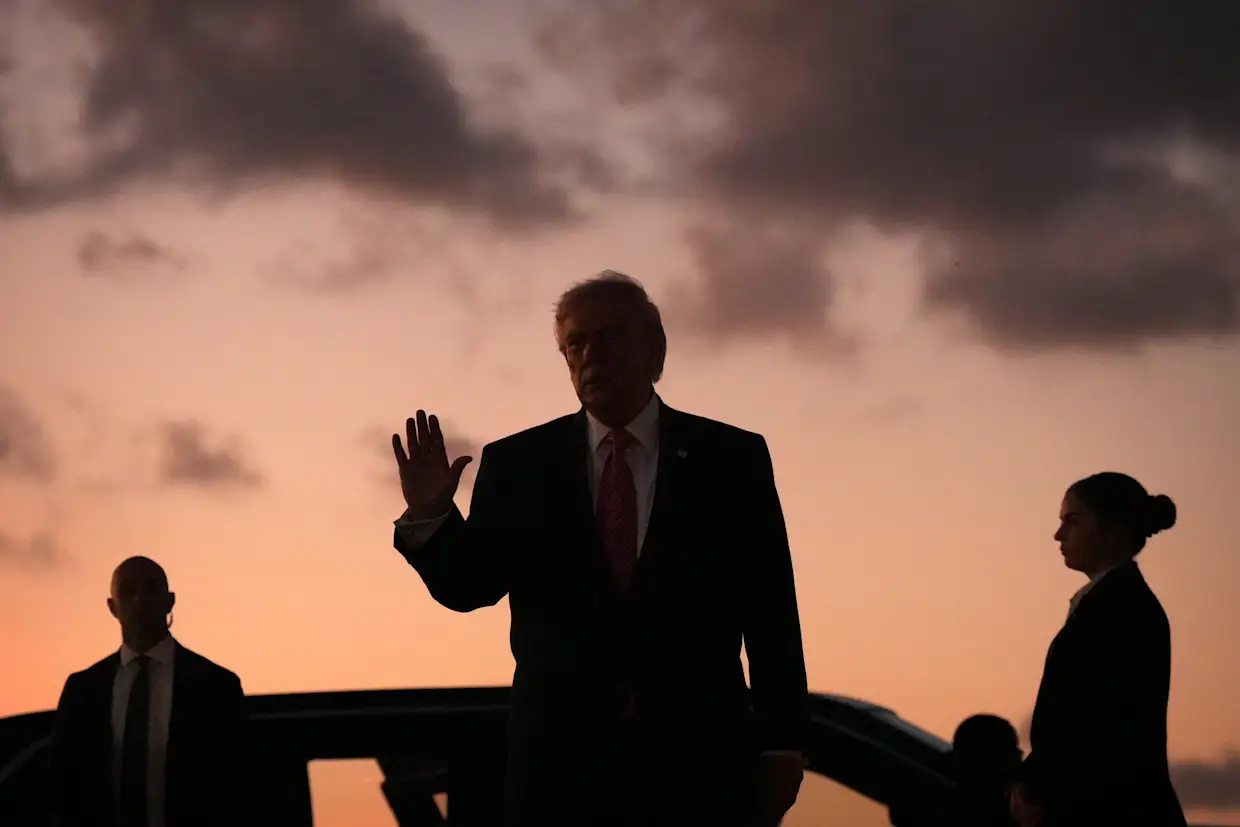 Tổng thống Donald Trump nói về chuyện lấy dầu Iran - Ảnh 1