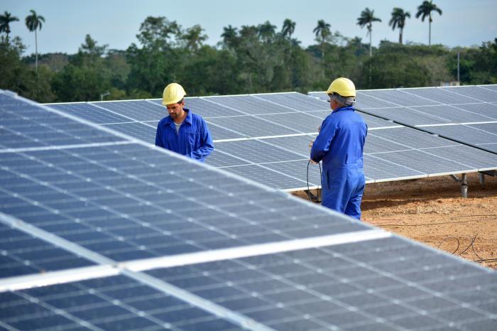 3 tháng không có tàu chở nhiên liệu nào đến, Cuba tìm ra 'lối đi khác' - Ảnh 2