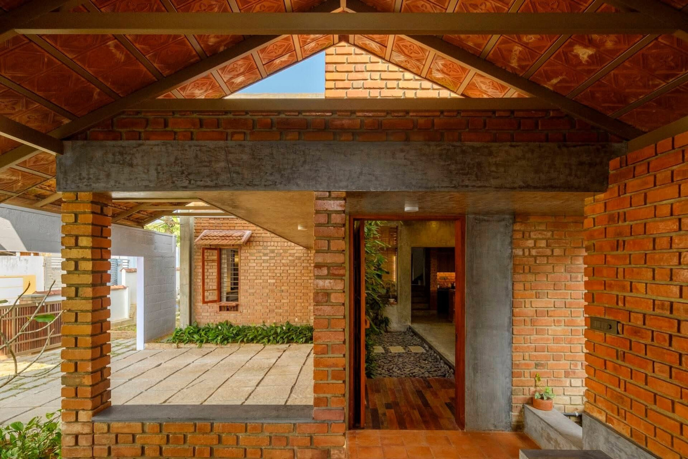 Không gian chữa lành cho gia đình trẻ với gạch mộc và ánh sáng tự nhiên - Ảnh 3