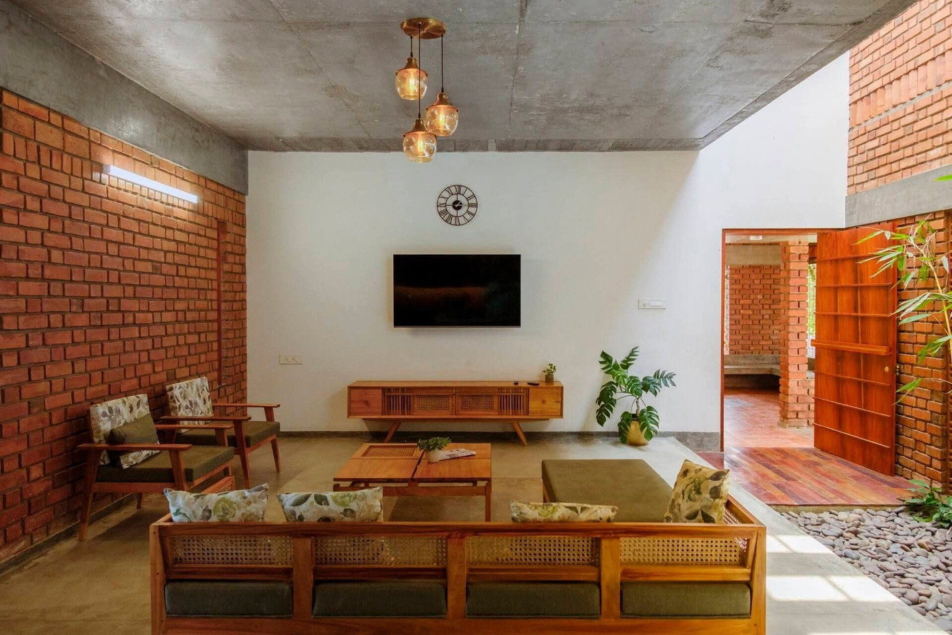 Không gian chữa lành cho gia đình trẻ với gạch mộc và ánh sáng tự nhiên - Ảnh 5