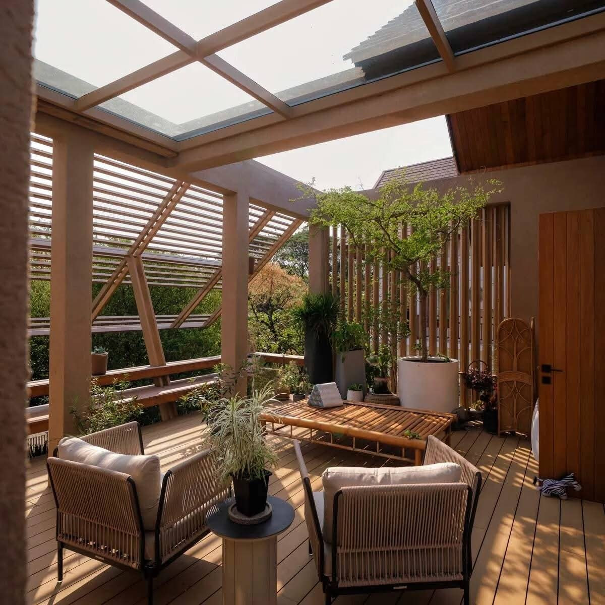 Nhà 2 tầng bằng gỗ và kính tổ chức không gian quanh hồ nước - Ảnh 12