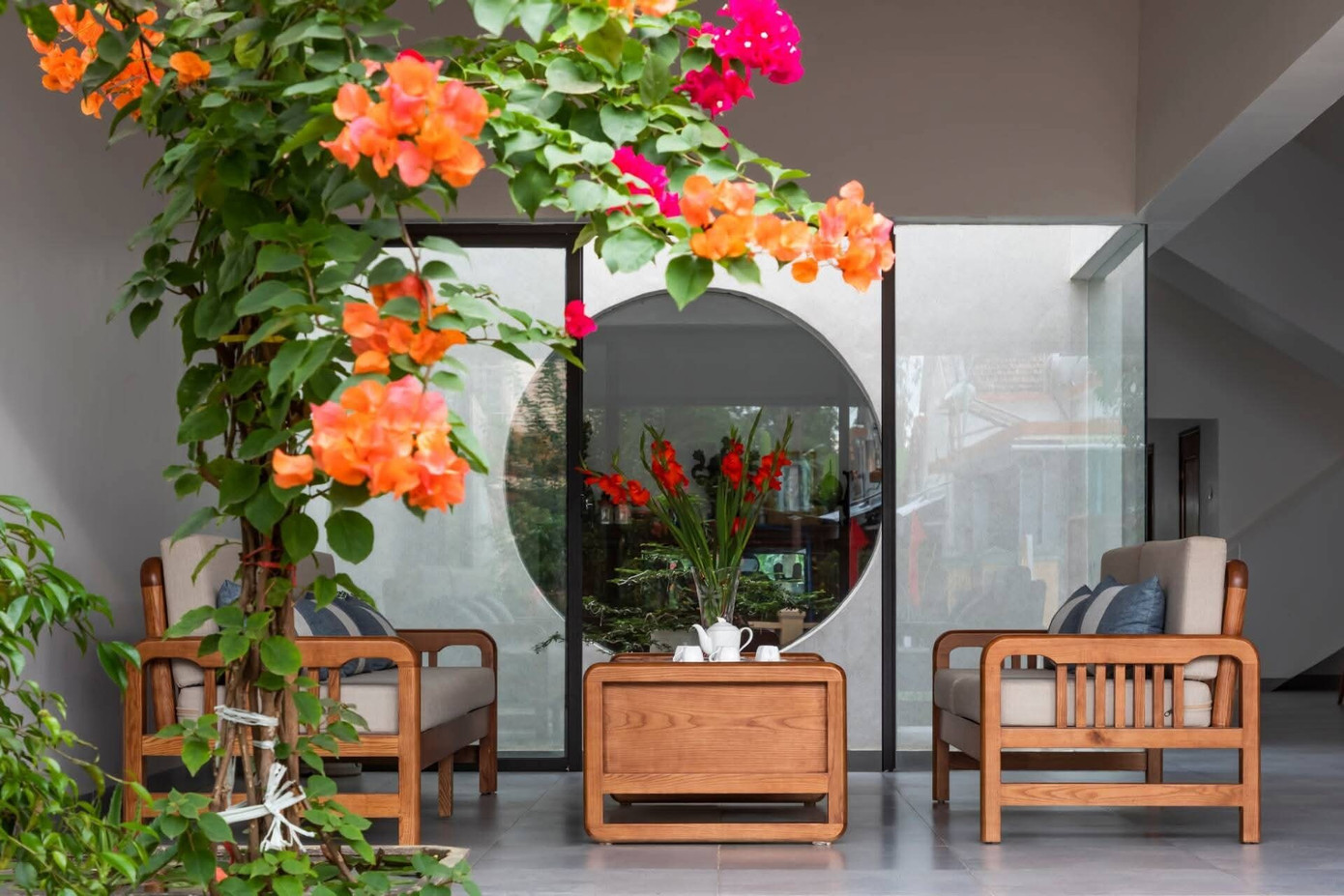 Mái ngói truyền thống trong khối kiến trúc hiện đại - Ảnh 7