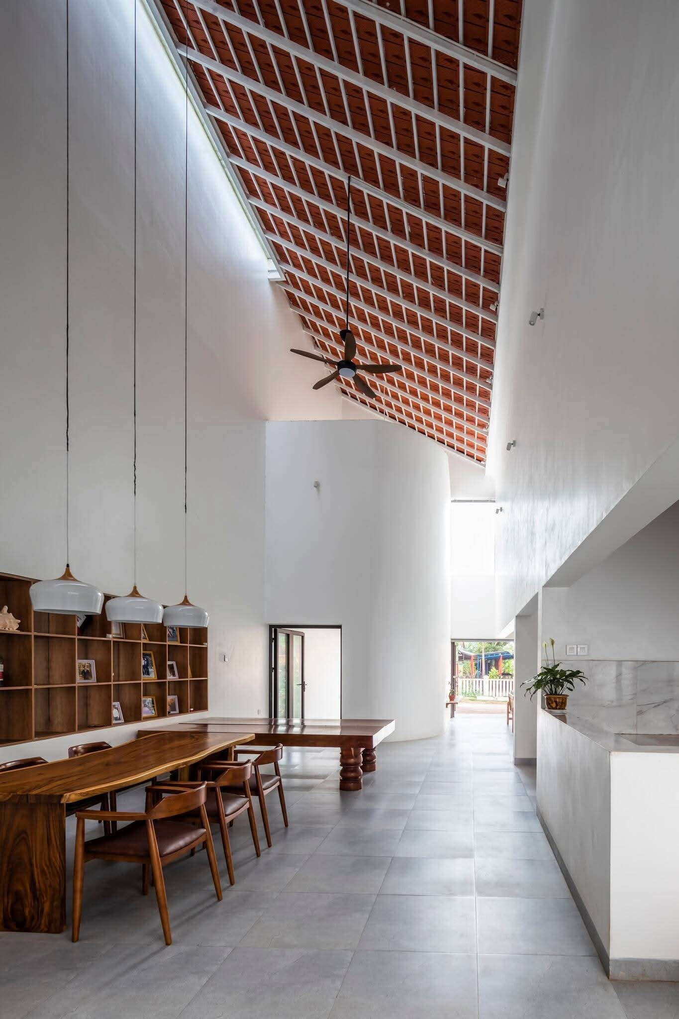 Mái ngói truyền thống trong khối kiến trúc hiện đại - Ảnh 5