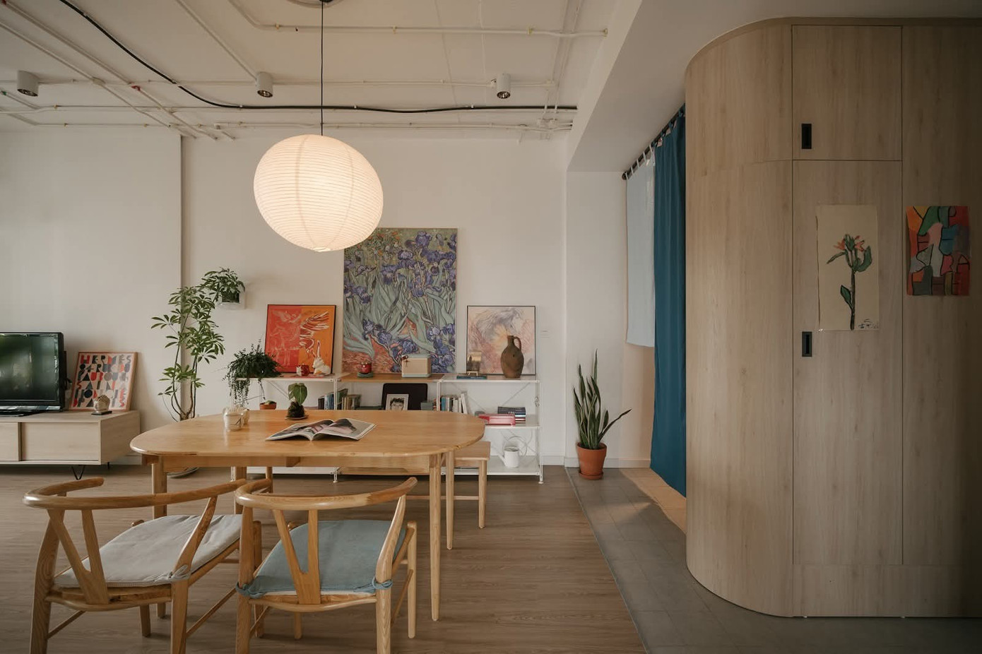 Thiết kế tinh tế của căn hộ 76m2 của gia chủ trẻ - Ảnh 1