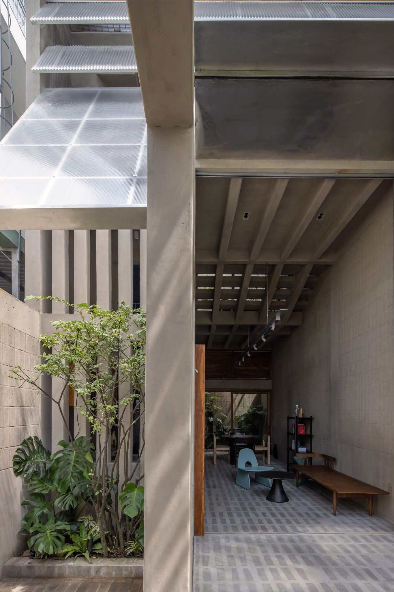 Thiết kế tích hợp sinh thái và không gian sống linh hoạt trong nhà ống - Ảnh 6