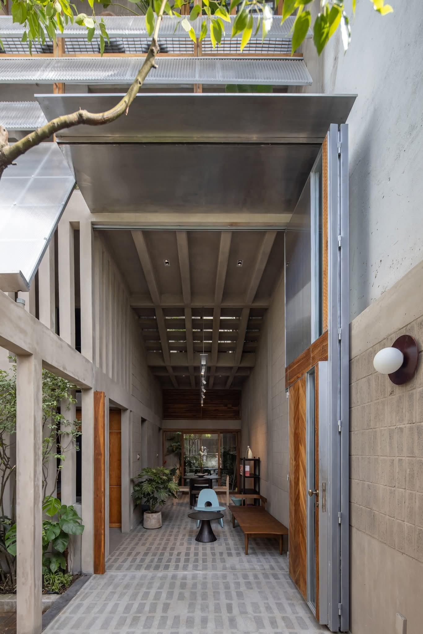 Thiết kế tích hợp sinh thái và không gian sống linh hoạt trong nhà ống - Ảnh 7
