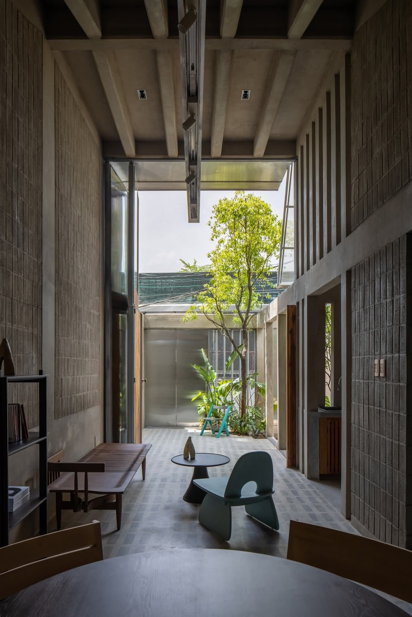 Thiết kế tích hợp sinh thái và không gian sống linh hoạt trong nhà ống - Ảnh 10