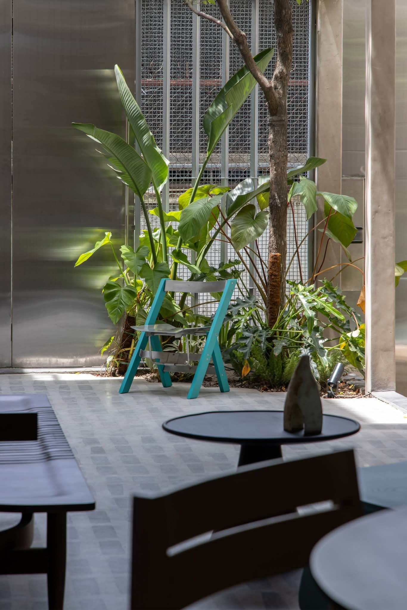 Thiết kế tích hợp sinh thái và không gian sống linh hoạt trong nhà ống - Ảnh 12