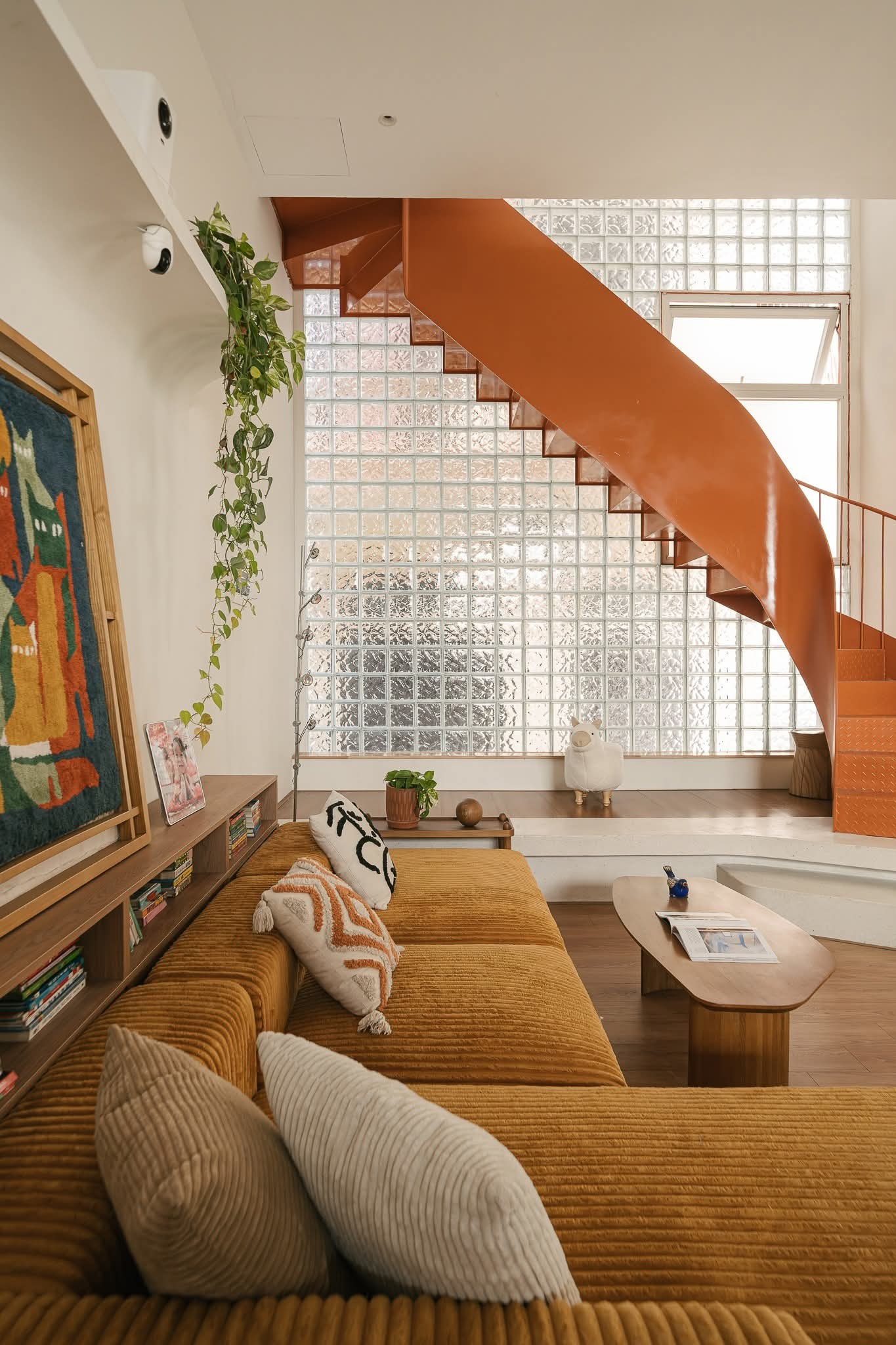 Ngôi nhà trẻ trung với nhiều sắc màu phối trộn - Ảnh 7