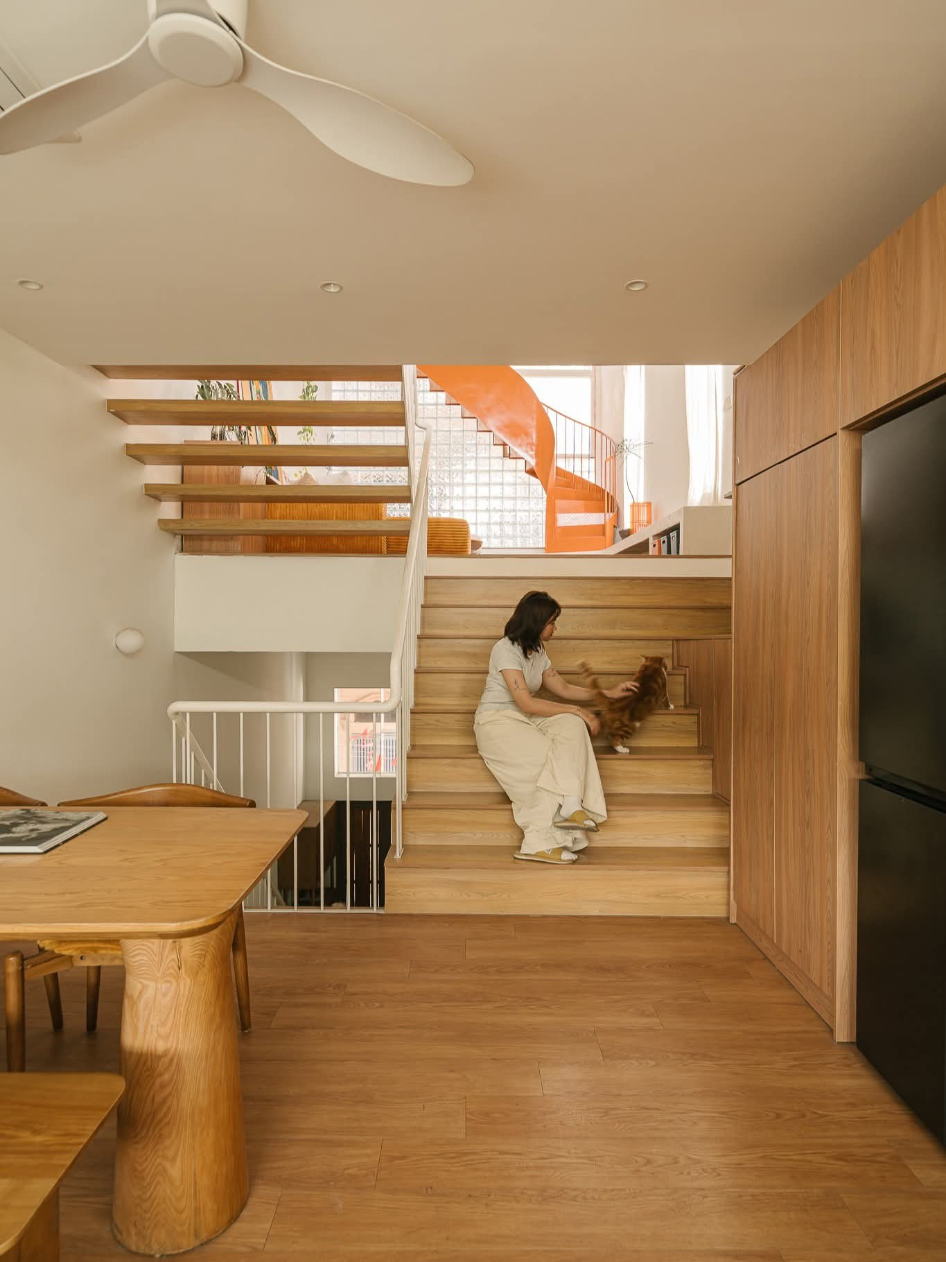 Ngôi nhà trẻ trung với nhiều sắc màu phối trộn - Ảnh 10