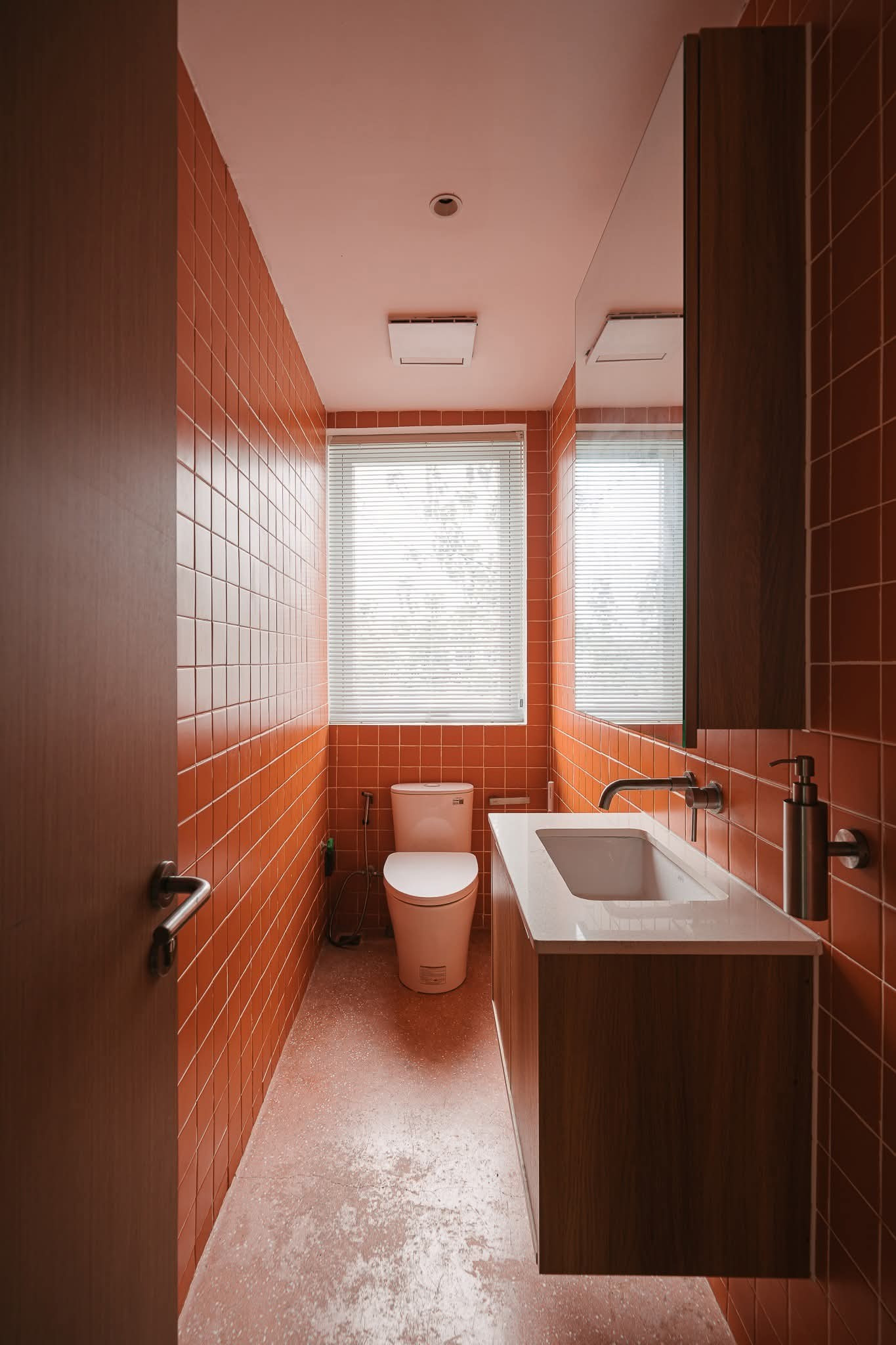 Ngôi nhà trẻ trung với nhiều sắc màu phối trộn - Ảnh 30