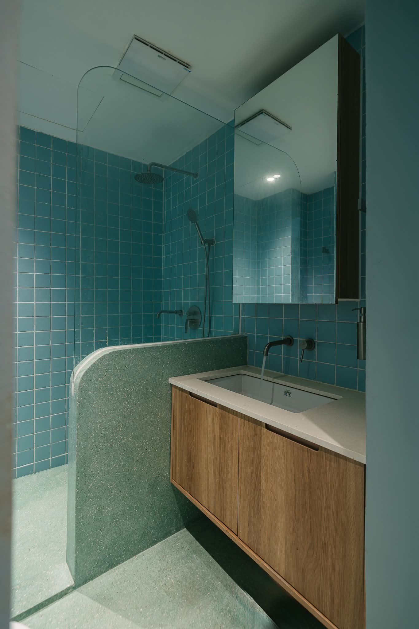 Ngôi nhà trẻ trung với nhiều sắc màu phối trộn - Ảnh 32