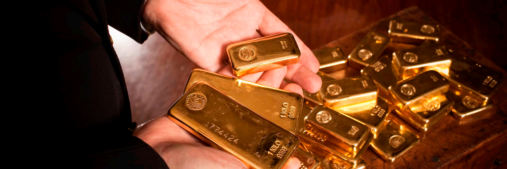 Nghịch lý khó hiểu: Vàng là "nơi trú ẩn an toàn", sao giá lại giảm giữa xung đột Iran, trong khi xăng lại tăng? - Ảnh 1