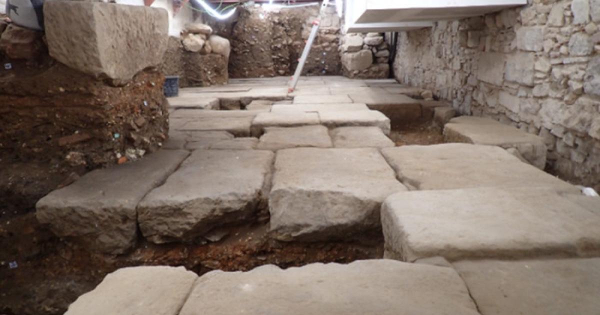 Sửa thang máy, lọt vào thế giới 2.000 năm trước dưới hầm khách sạn - Ảnh 4