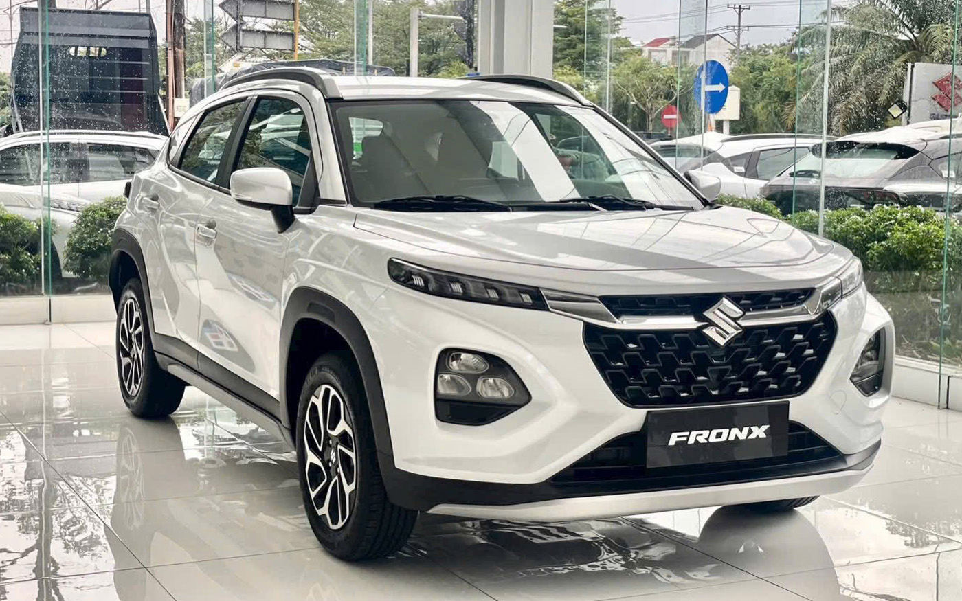 SUV cỡ A đua giảm giá tại Việt Nam: 'Vua doanh số' Sonet rẻ kỷ lục, giá Fronx cũng gần 'kịch sàn' - Ảnh 1
