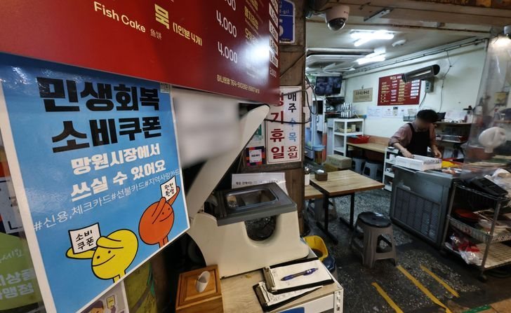 Giá xăng dầu tăng cao, gần 36 triệu dân ở nước được coi là "thông gia" với Việt Nam sắp nhận hỗ trợ tiền mặt lên đến hơn 10 triệu đồng/người - Ảnh 1