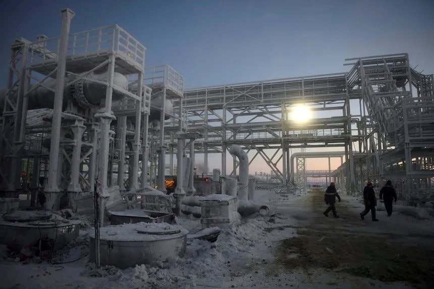 Nền kinh tế đang 'nắng hạn' của Nga bất ngờ gặp 'mưa rào' sau khủng hoảng Trung Đông: Ngồi ung dung bán dầu thu hơn 8,5 tỷ USD/1 tháng - Ảnh 2