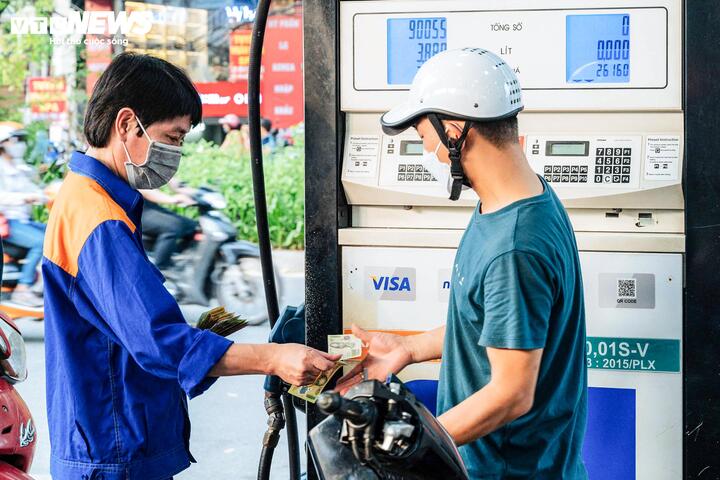 Giữ nguyên giá xăng dầu, tiếp tục chi mạnh quỹ bình ổn tới 5.000 đồng/lít - Ảnh 1