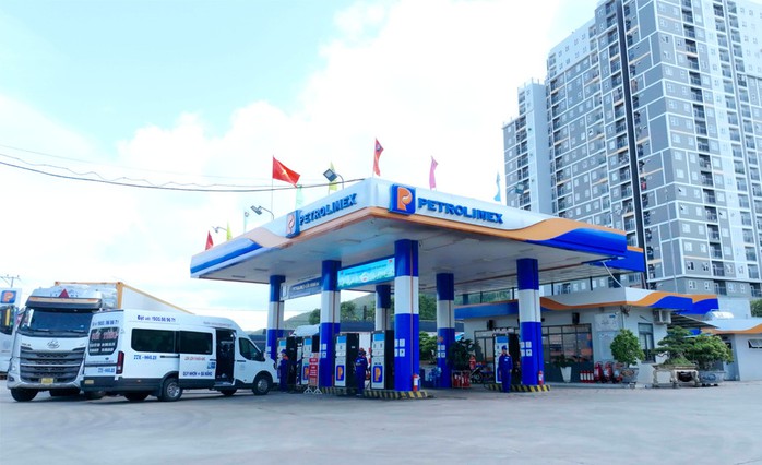 Sản lượng bán tăng đột biến, Petrolimex Gia Lai dừng bán xăng dầu qua can, phuy - Ảnh 1