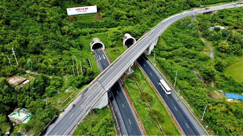 Khắc phục hư hỏng trên cao tốc Vân Phong - Nha Trang trước ngày 30/3 - Ảnh 1