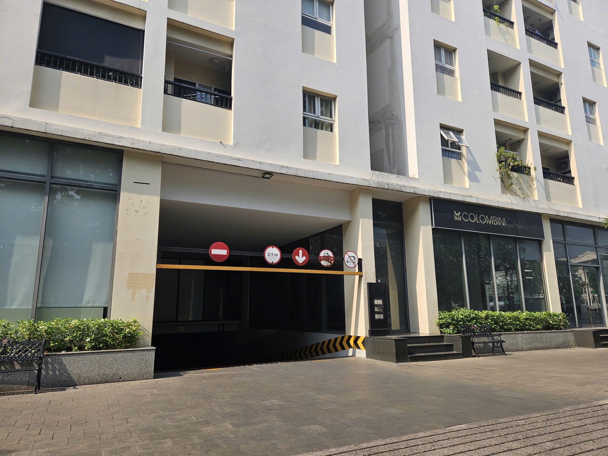 Ngoài CityLand Park Hills, những chung cư nào ở TPHCM từng bán chỗ đậu xe? - Ảnh 1