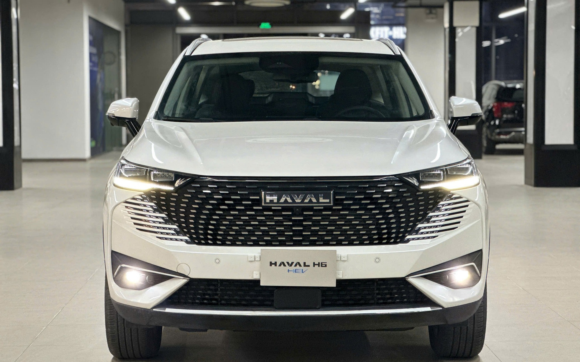 Haval H6 giảm giá kỷ lục còn 685 triệu đồng tại đại lý: Xe hybrid ngang cỡ CR-V, nhiều công nghệ, nhưng rẻ hơn cả phân khúc dưới - Ảnh 1