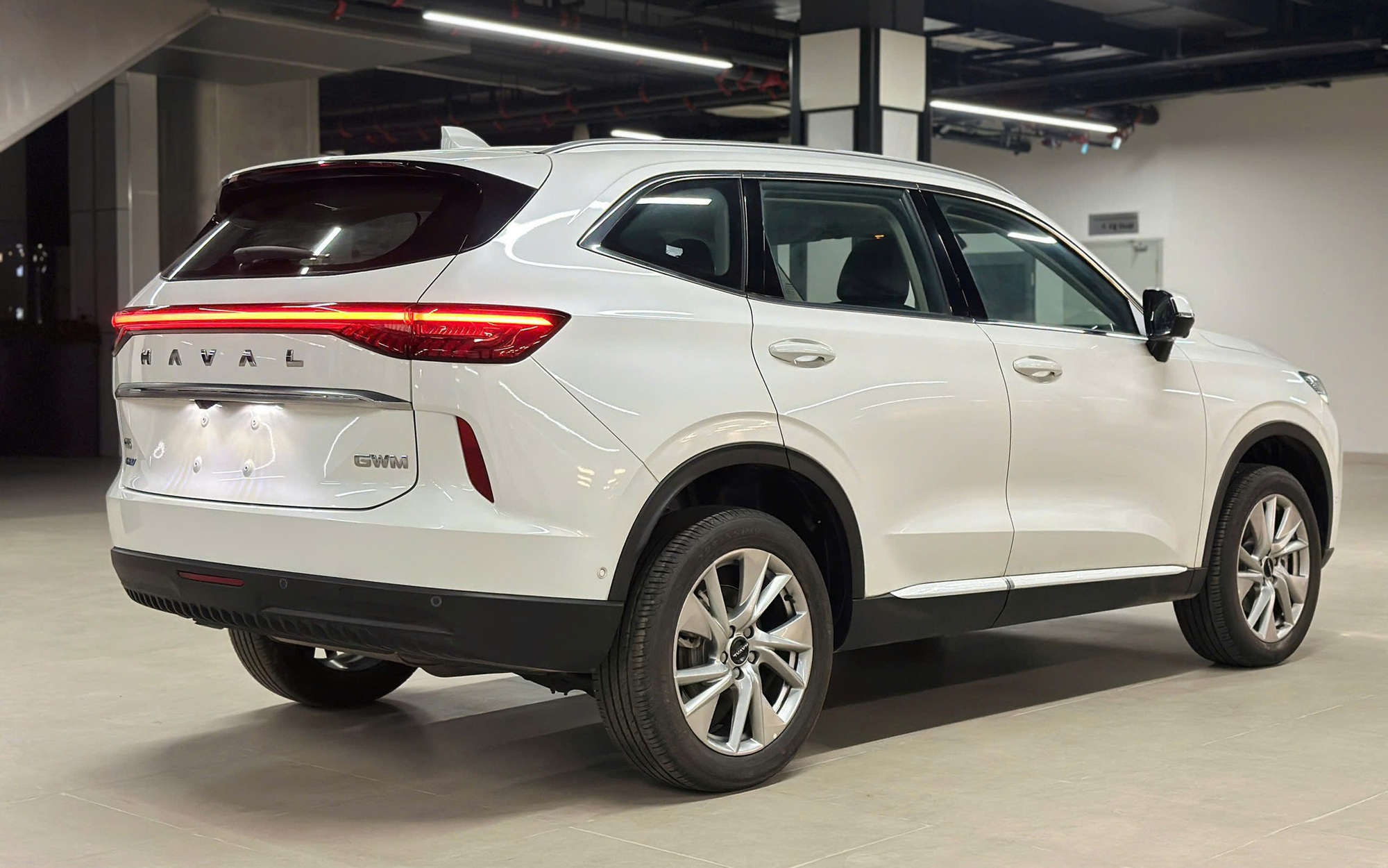 Haval H6 giảm giá kỷ lục còn 685 triệu đồng tại đại lý: Xe hybrid ngang cỡ CR-V, nhiều công nghệ, nhưng rẻ hơn cả phân khúc dưới - Ảnh 4