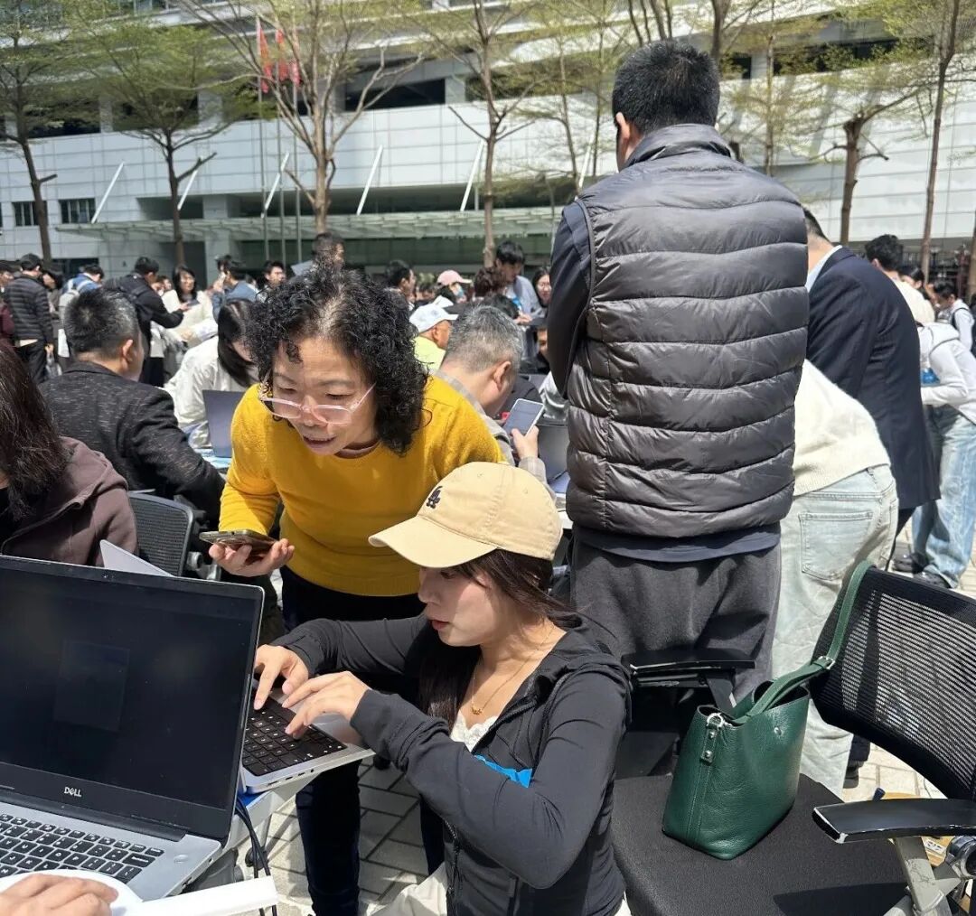 Trung Quốc: Hàng trăm người xếp hàng để Tencent cài miễn phí OpenClaw, cả người già cũng háo hức với AI Agent - Ảnh 5