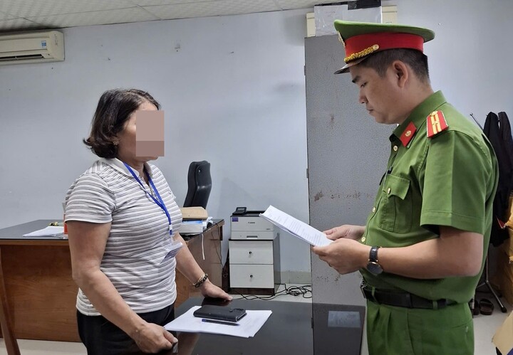 Mua trái phép hóa đơn, hàng loạt chủ doanh nghiệp ở Đà Nẵng bị khởi tố - Ảnh 1