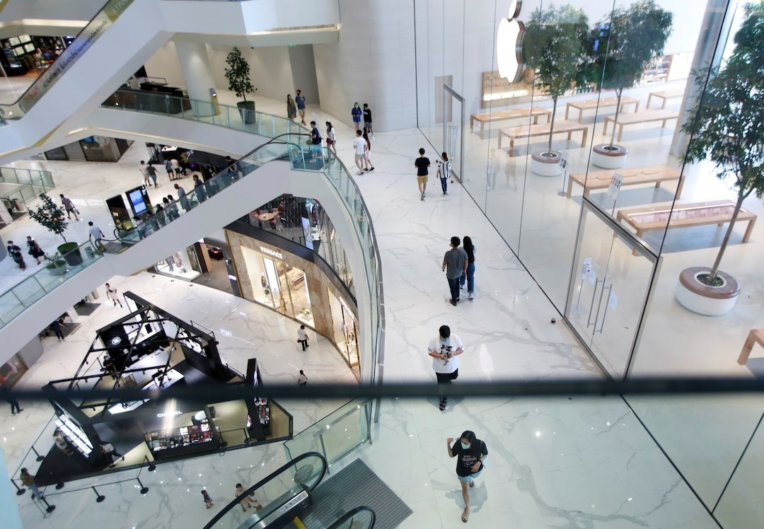 Tiết kiệm năng lượng: Thái Lan kêu gọi nhân viên chính phủ đi thang bộ, làm việc tại nhà - Ảnh 1