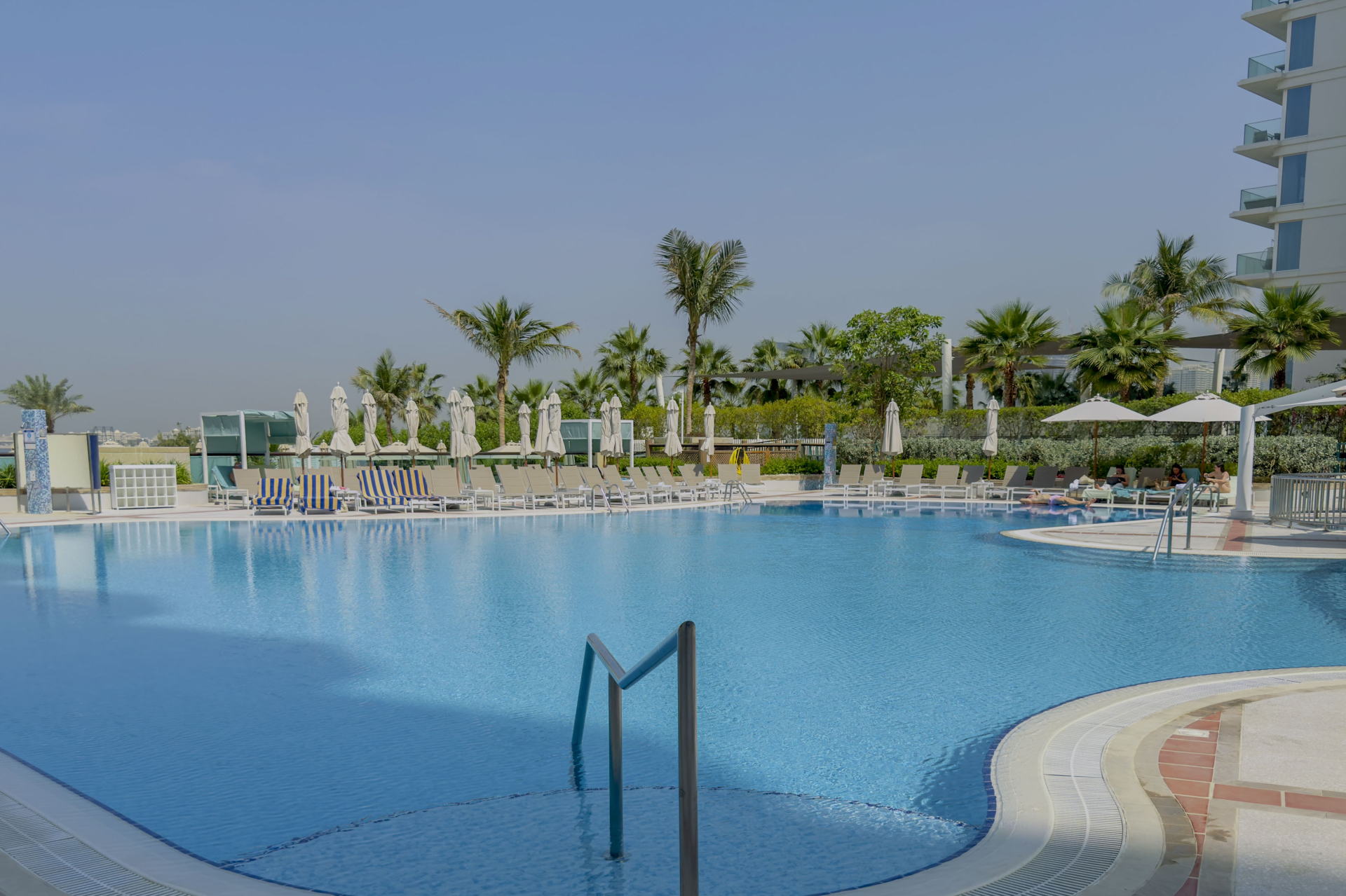 Những bức ảnh chưa từng có chụp Dubai hiện tại: Nơi xa hoa nhất hành tinh giờ như “thành phố hoang" chìm trong im lặng - Ảnh 4