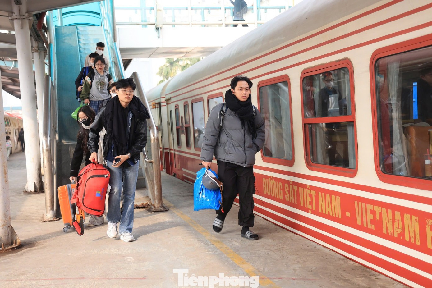 Nguy cơ đứt gãy vận tải nếu dừng chạy tàu vào trung tâm Hà Nội - Ảnh 2